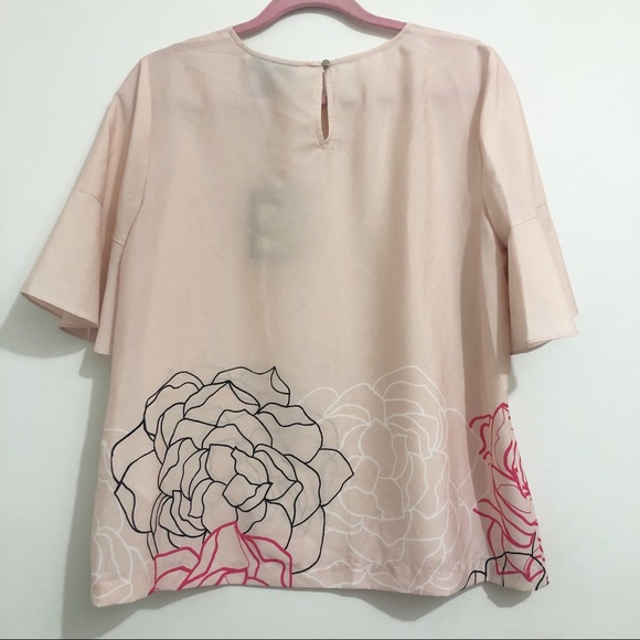 🆕 DKNY Blush Blouse size L Flare Ruffle Sleeves Floral Print - Picture 2 of 5